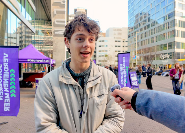 Campagneactie op straat jongeren verdienen meer interview Stephan still video