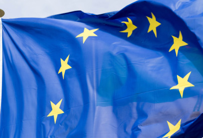 Een Europese wapperende vlag close-up