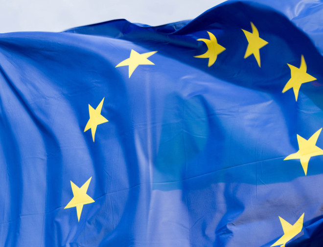 Een Europese wapperende vlag close-up