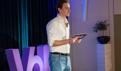 Laurens Dassen speecht op congres Volt 2024