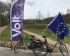 fietstocht met vlaggen