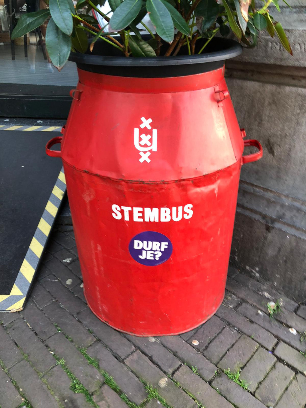 Volt sticker op stembus