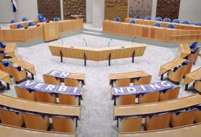 Lege Tweede Kamer met poster 