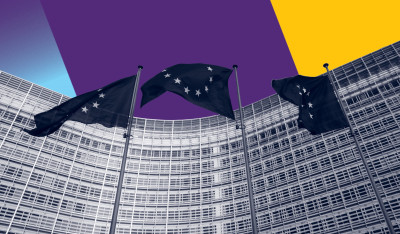 Europese parlement met Europa vlaggen met een geel, paarse en blauwe achtergrond