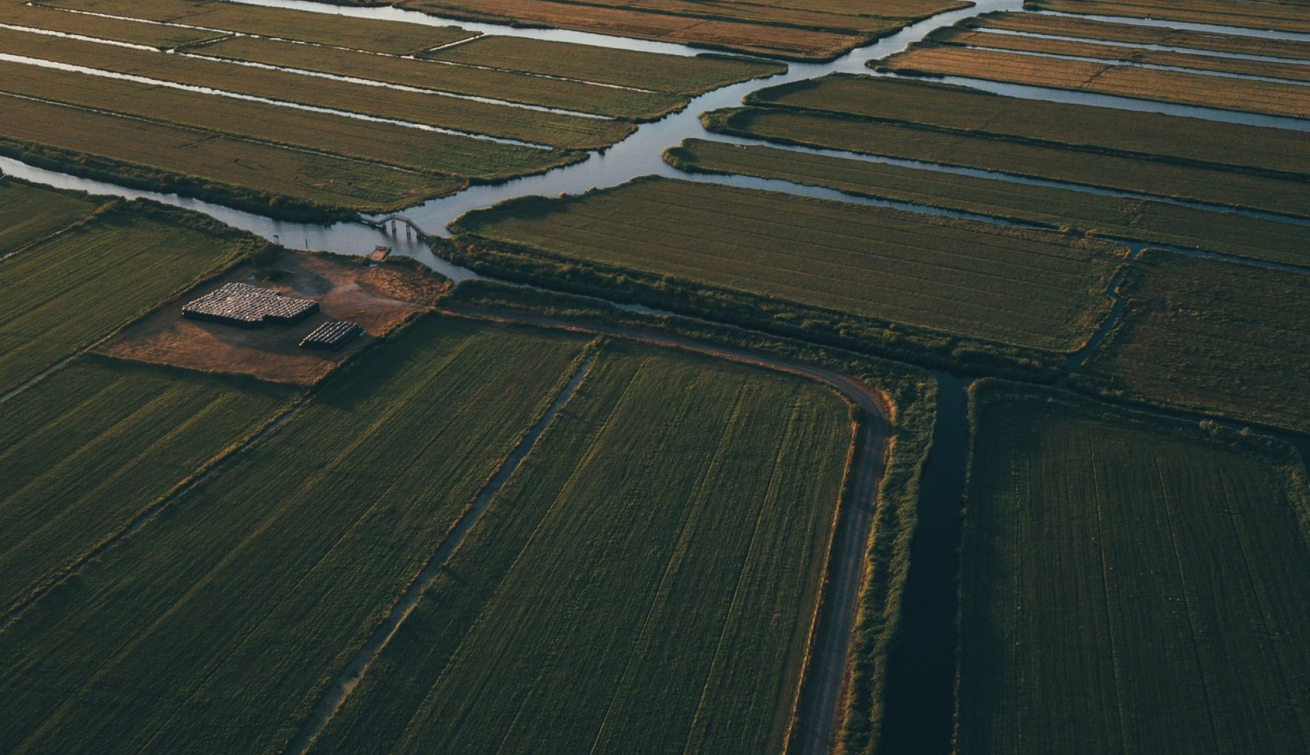 Nederlandse polders bij horizon