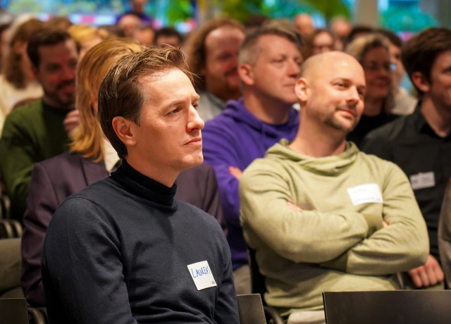 Laurens Dassen zit in het publiek tijdens het congres