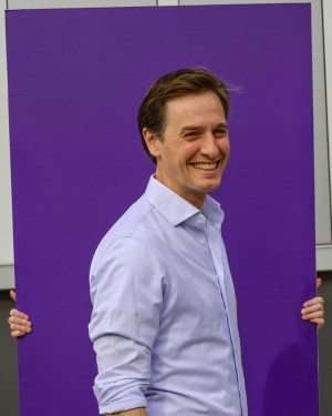 Laurens Dassen voor een paars bord.