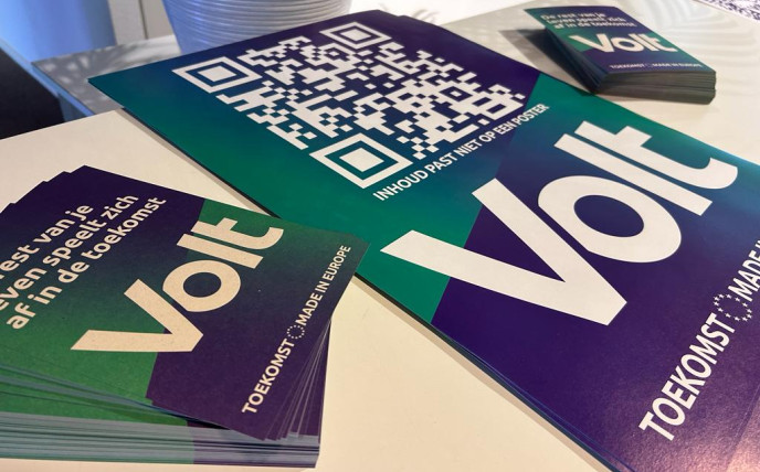 Flyers en poster van Volt op het congres