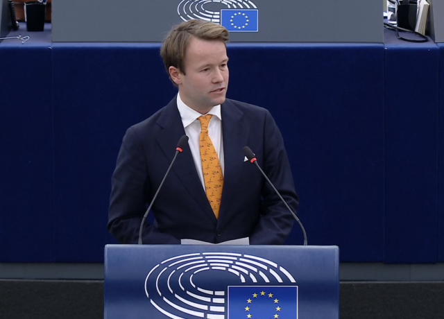Reinier van Lanschot aan het spreken in het Europees Parlement