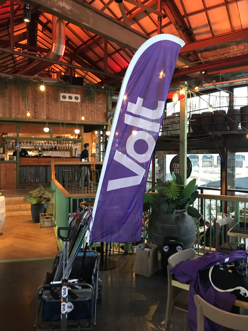 Volt vlag in restaurant