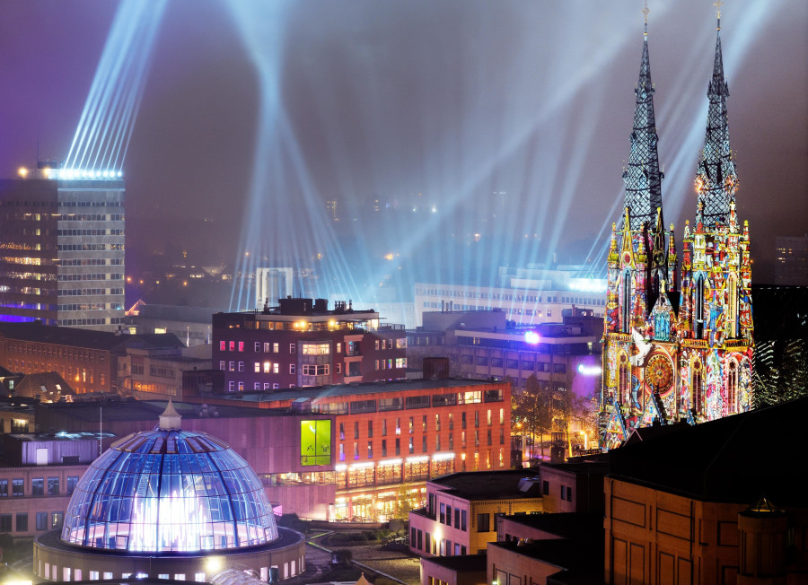 Verlichte gebouwen in Eindhoven.