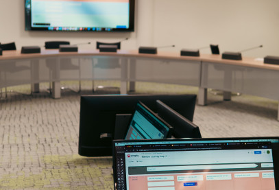 Schermen in het provinciehuis