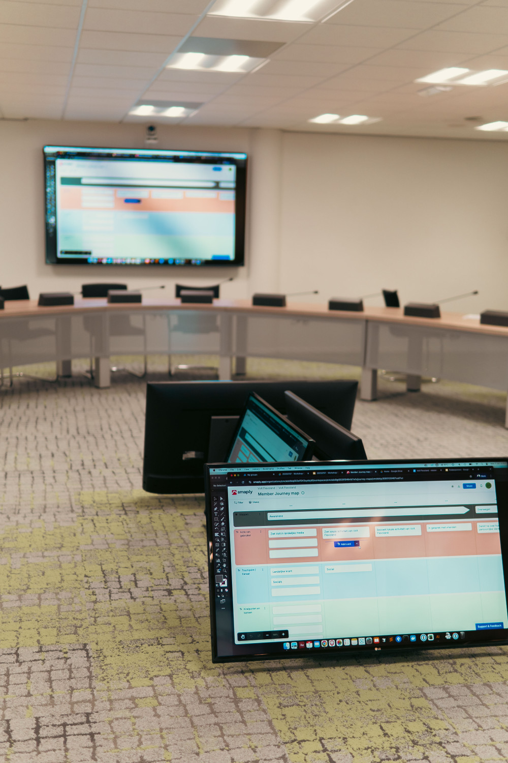 Schermen in het provinciehuis