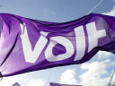 Volt vlag met de lucht als achtergrond