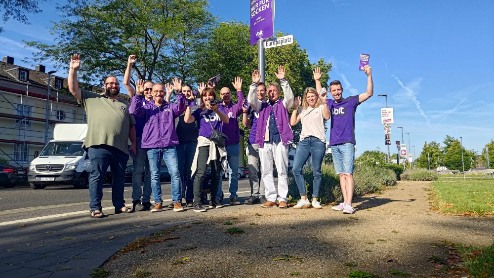 Volters uit Nederland en Duitsland bij het Europaplatz in Aachen