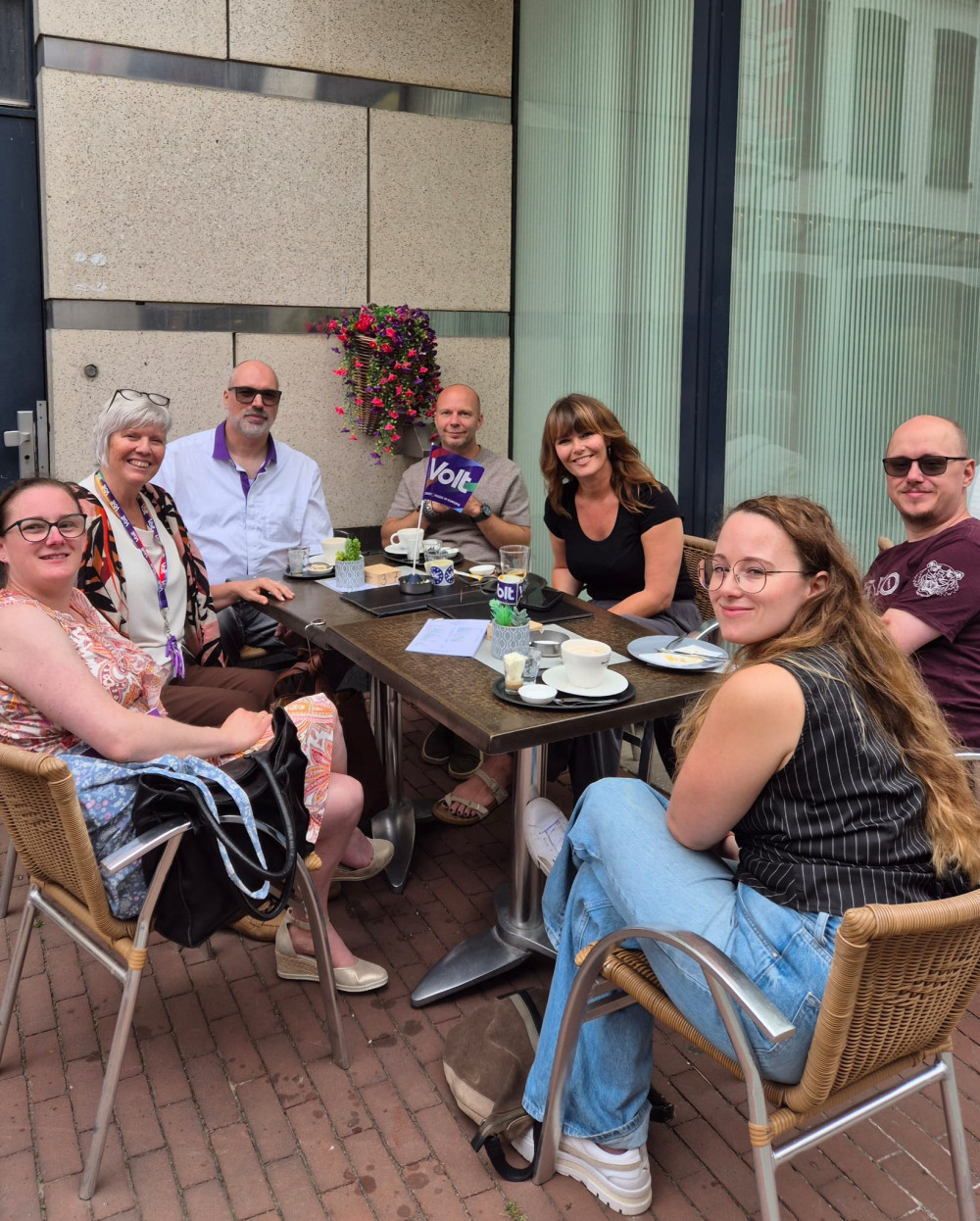Lijsttrekker Ramona aan de koffie met potentiële kandidaten