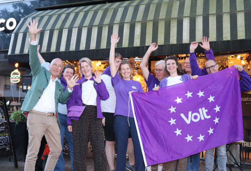 het campagneteam van Volt Hilversum en Wijdemeren, met de aspirant-raadsleden en lijsttrekker