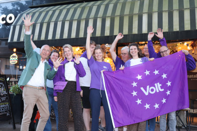 het campagneteam van Volt Hilversum en Wijdemeren, met de aspirant-raadsleden en lijsttrekker