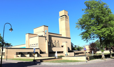 raadhuis in Hilversum in de zon