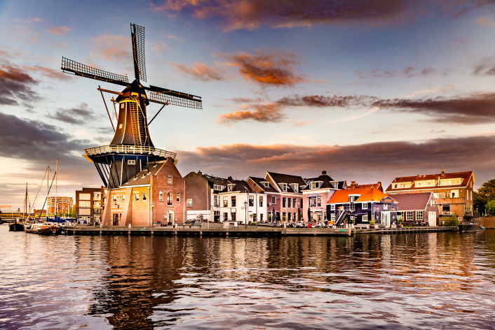 “De Adriaan Windmill, Haarlem, Netherlands” by Shane Taremi, CC BY-NC-ND 2.0