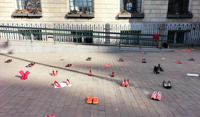 Rode schoenen voor het stadhuis