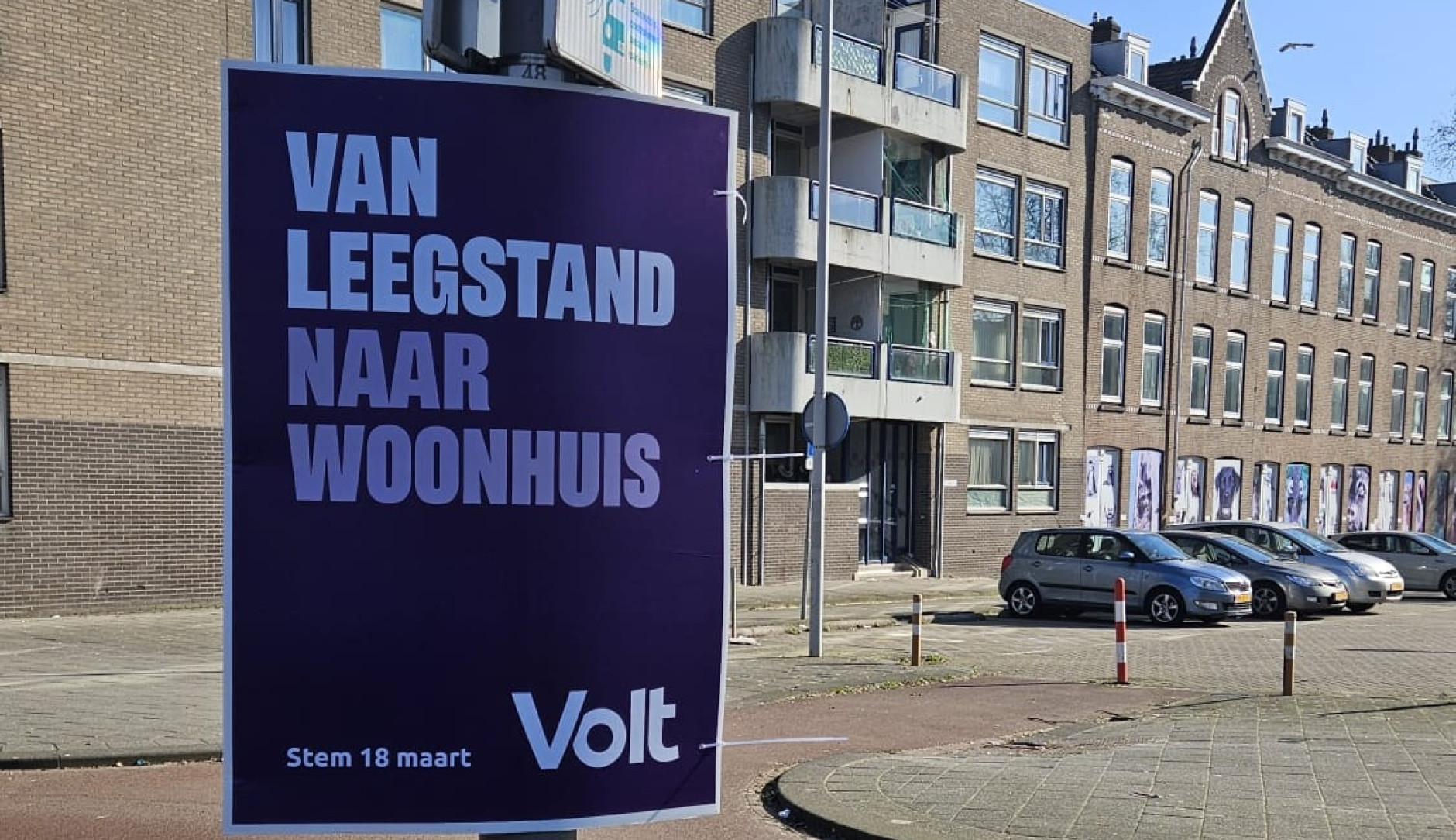 campagnebord van leegstand naar wonen voor een leegstaand gebouw in Carnisse, Rotterdam.
