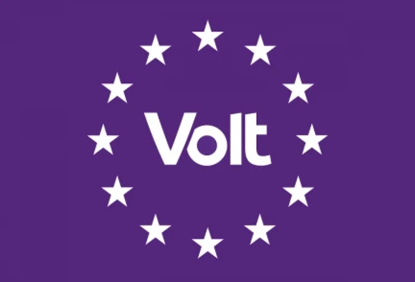 Wit Volt logo in witte Eu sterren voor paarse achtergrond